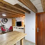 Cathedral Two Bedrooms דירה